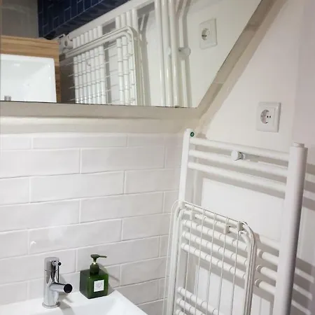 Principe Real In Quiet Street Apartment Lissabon